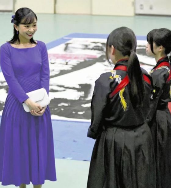 遭批过于暴露日网友炸锅了：有辱国格！开元棋牌日本佳子公主被曝当众不穿内衣(图10)