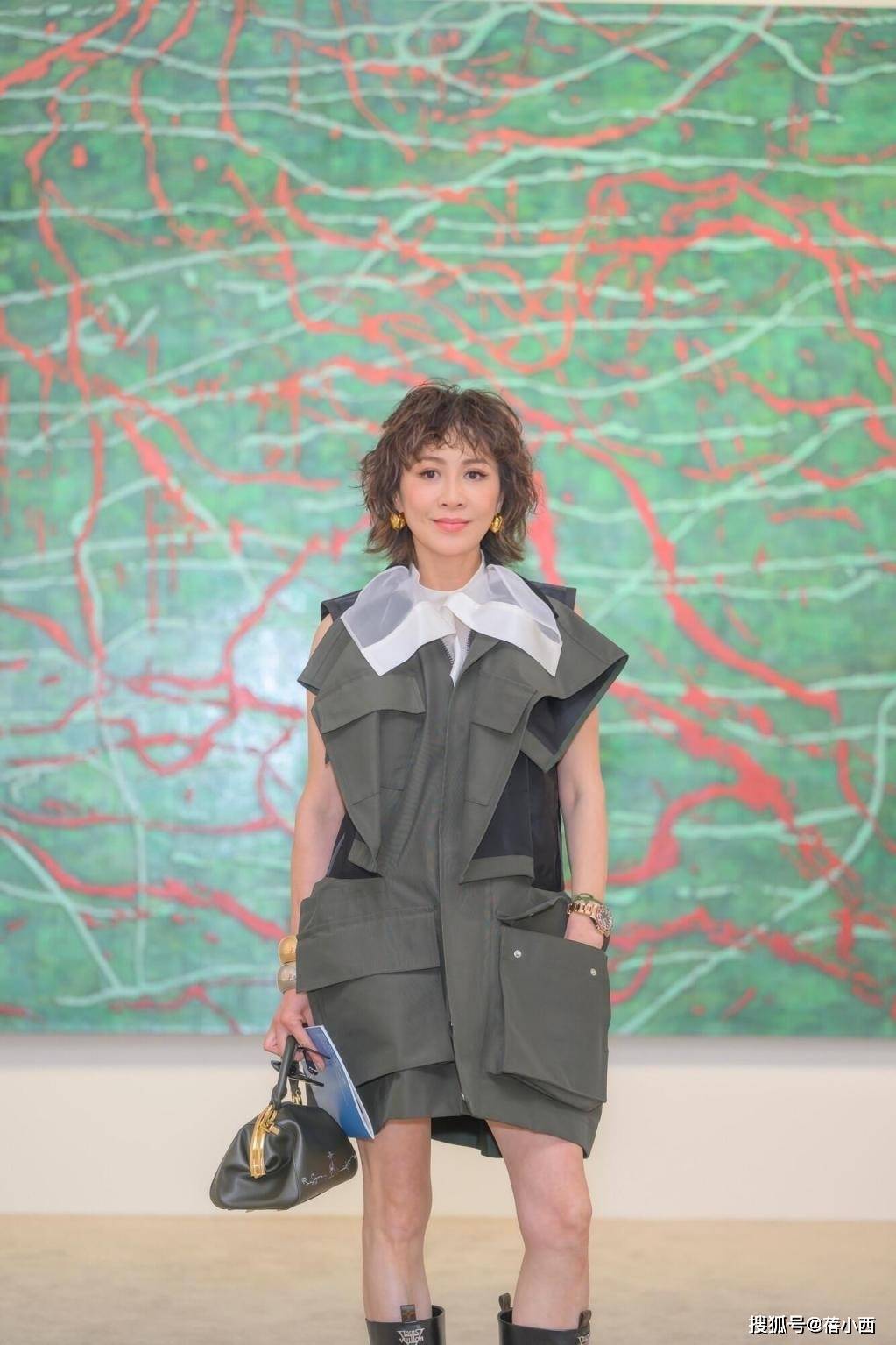 豪宅聚会素颜穿一身黑出镜美得似少女开元棋牌55岁王菲与59岁刘嘉玲在(图6)